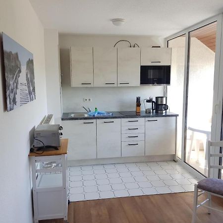 Fewo 18 Im Strandhaus Lobbe Mit Balkon Luaran gambar
