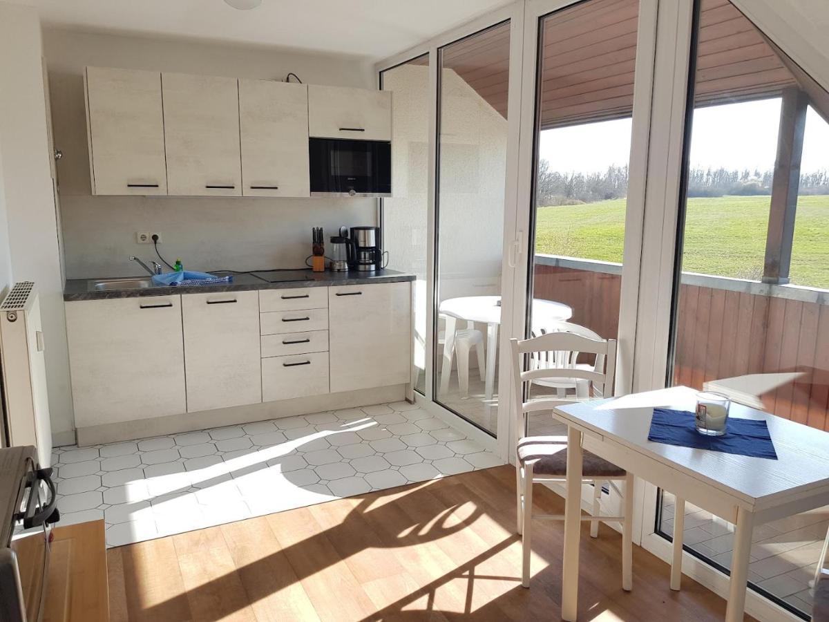 Fewo 18 Im Strandhaus Lobbe Mit Balkon Luaran gambar